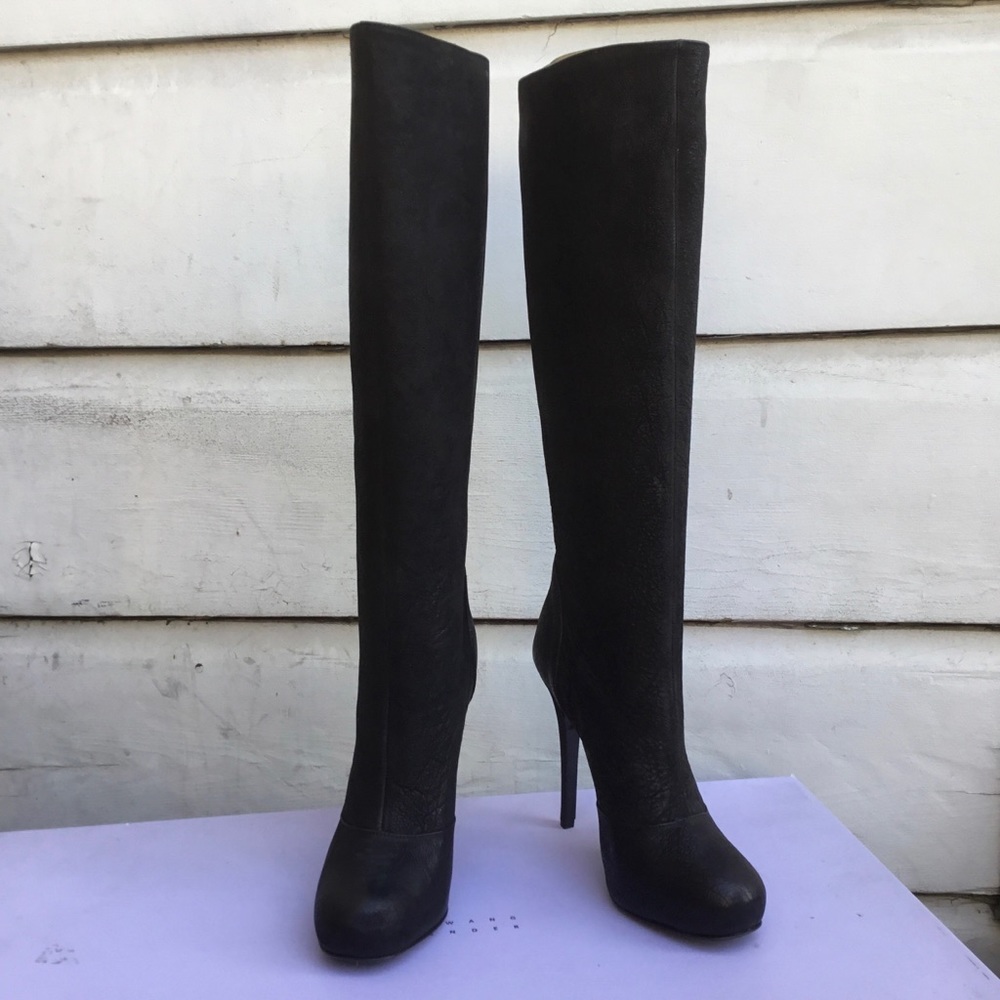 New Vera Wang Lavender stiletto platform boots 6.5